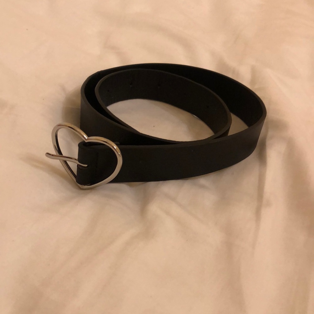 Brandy Melville Heart Belt